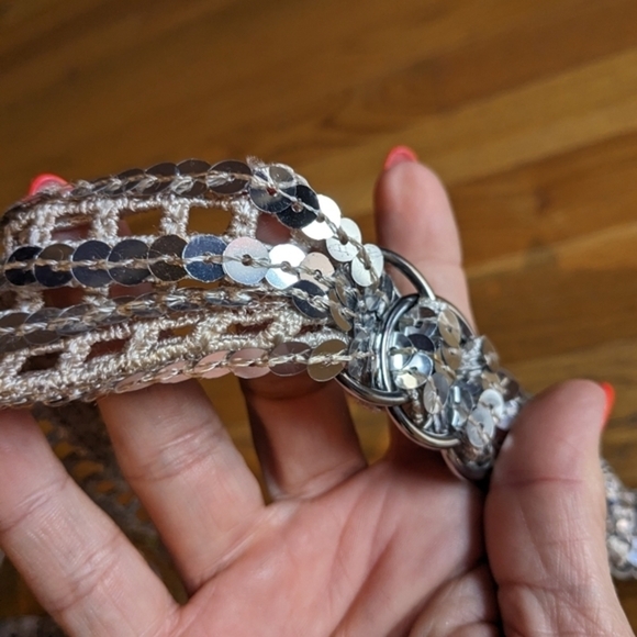 SOLD: Unbranded Silver Sequin Chain Belt - Picture 6 of 7